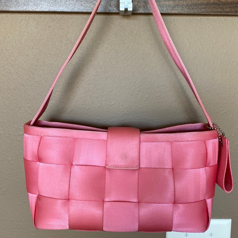 Harveys Seatbeltbag in bubblegum pink